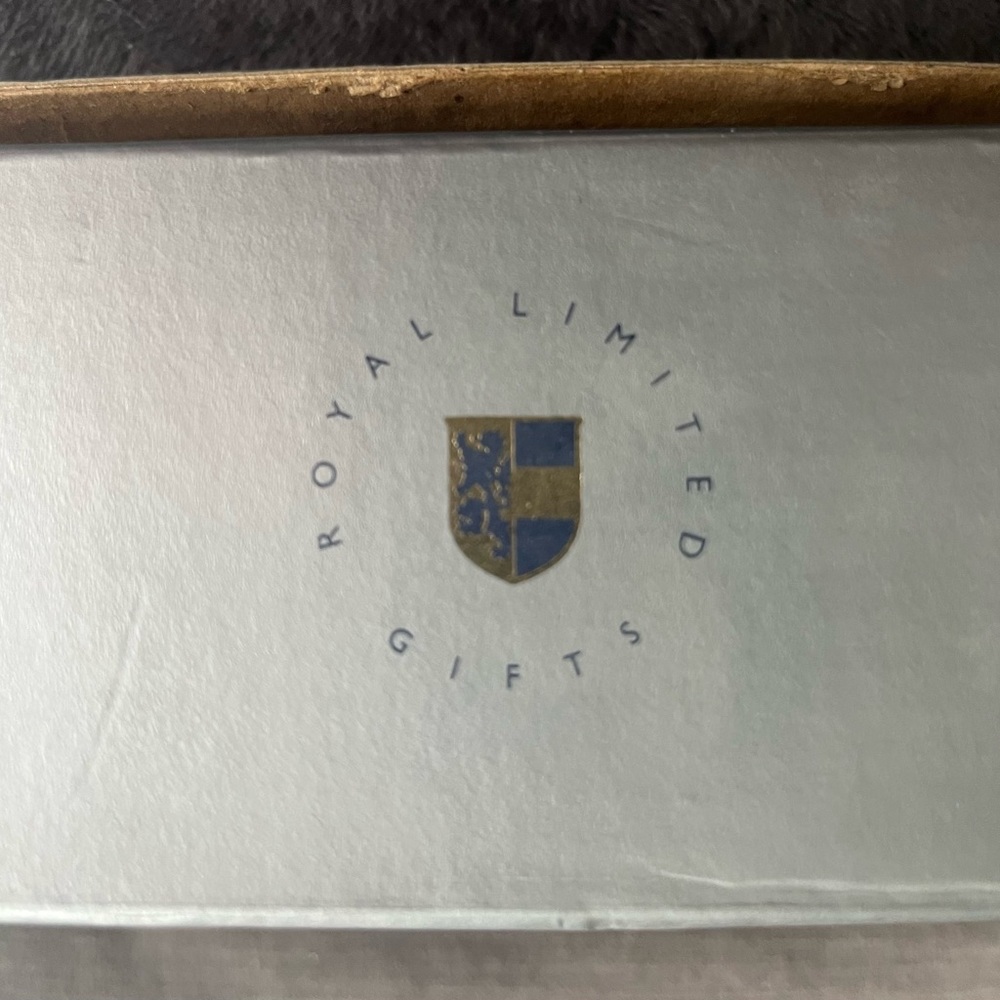Royal Limited Gift Set - Picture 2 of 16